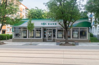 Gorzow Wielkopolski, Polonya - 1 Haziran 2021: Bank Ochrony Srodowiska, BOS Bank. Banka, çevre korumasına katkıda bulunan girişimleri ve faaliyetleri destekleme konusunda uzmanlaşmıştır.