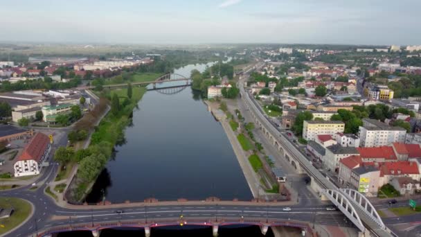 Gorzow Wielkopolski Poland 2021年6月1日 飞越Gorzow Wielkopolski的Warta河 — 图库视频影像