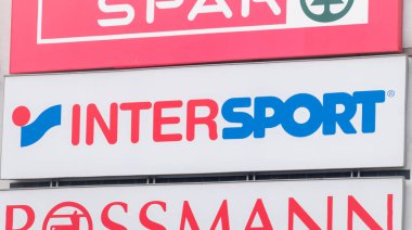 Gorzow Wielkopolski, Polonya - 1 Haziran 2021: Logo ve InterSport işareti.