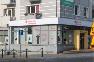 Gorzow Wielkopolski, Polonya - 1 Haziran 2021: Santander Tüketici Bankası 'nın şubesi.