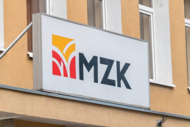 Gorzow Wielkopolski, Polonya - 1 Haziran 2021: Gorzow Wielkopolski 'de belediye toplu taşımacılığının logosu ve imzası.