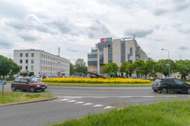 Zielona Gora, Polonya - 1 Haziran 2021: Kavşak 11 Kasım (Lehçe: Rondo 11 listopada).