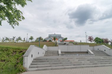 Zielona Gora, Polonya - 1 Haziran 2021 Palm House ile Hill.