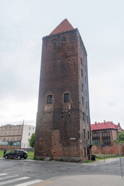 Legnica, Polonya - 1 Haziran 2021: Chojnowska Kapısı Kulesi.