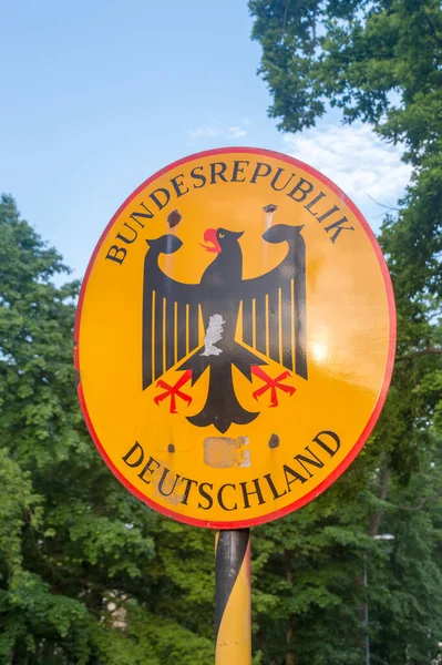 Gorlitz Німеччина Червня 2021 Герб Німеччини Знаком Bundesrepublik Deutschland Орлом — стокове фото