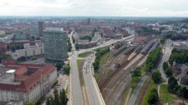Gdansk şehir merkezindeki trafiğin hava görüntüsü.