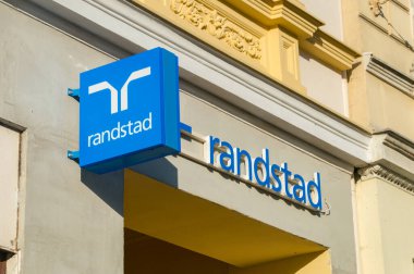 Gorlitz, Almanya - 2 Haziran 2021: Randstad Logosu, Hollanda çok uluslu insan kaynakları danışmanlık şirketi.
