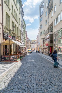 Liberec, Çek Cumhuriyeti - 2 Haziran 2021: Liberec 'teki yaya Moskevska Caddesi.