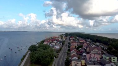 Chalupy, Polonya - 21 Temmuz 2021: Hel Yarımadası 'na uç. Sabah Chalupy 'de hava manzarası.