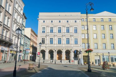 Walbrzych, Polonya - 3 Haziran 2021: Walbrzych Pazar Meydanı Kütüphanesi.