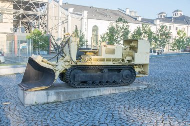 Walbrzych, Polonya - 3 Haziran 2021: LBS-500W eski Kömür Madeni yükleyicisi.