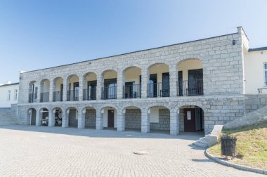 Rogoznica, Polonya - 3 Haziran 2021: Eski Nazi toplama kampı Gross-Rosen 'deki komuta binası.