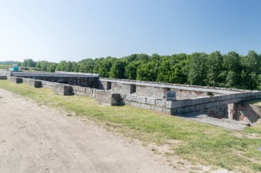 Rogoznica, Polonya - 3 Haziran 2021: Gross-Rosen 'deki Rewir 3 ve 4 Blaupunkt kalıntıları. Gross-Rosen Nazi Almanyası tarafından kurulan ve yönetilen bir Nazi toplama kampıydı..