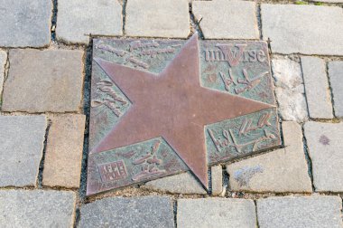 Opole, Polonya - 4 Haziran 2021: Opole 'de Evrenin Yıldızı Polonyalı grup Aleja Gwiazd Festiwalu Polskiej Piosenki olarak bilinir..