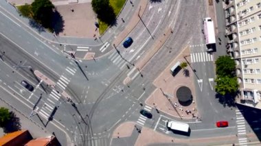 Helsinki, Finlandiya - 5 Ağustos 2021: Helsinki caddesinde hava rotasyonu.