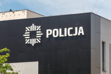 Gliwice, Polonya - 4 Haziran 2021: Polonya polisi logosu ve işaret dili.