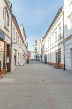 Rybnik, Polonya - 4 Haziran 2021: Rybnik şehir merkezinde yaya Koscielna (Kilise) sokağı.