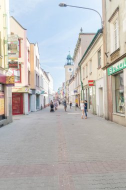 Rybnik, Polonya - 4 Haziran 2021: Rybnik şehir merkezindeki Koscielna Caddesi.