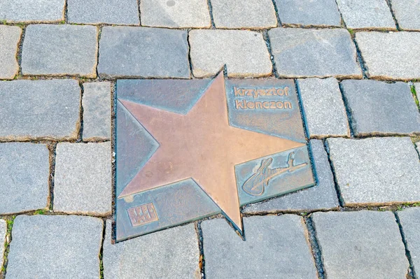 ポーランドのオポール 2021年6月4日 ポーランドのアレハ グウィザド フェスティバル ポルスキー ピオセンキとして知られるオポールのウォーク フェームでクリシュツォフ クレンソンの星 クレンツォフ — ストック写真