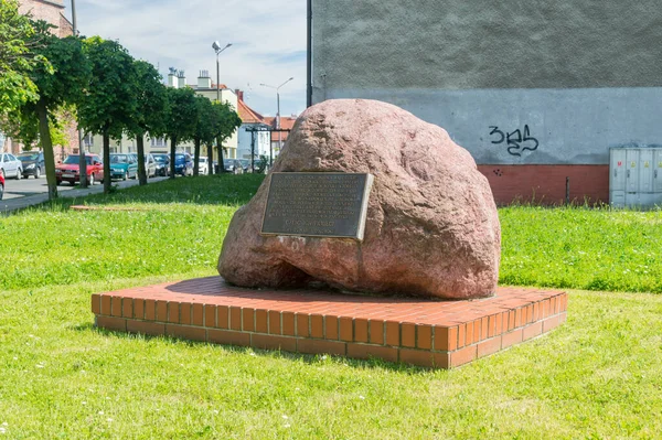 2021年6月4日 波兰Zory 纪念在Zory从德国占领下解放该城的战争中阵亡士兵的石碑 — 图库照片