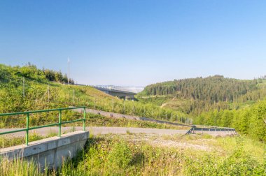 Vadi manzaralı Valy Köprüsü, Slovakya 'nın en yüksek köprüsü..