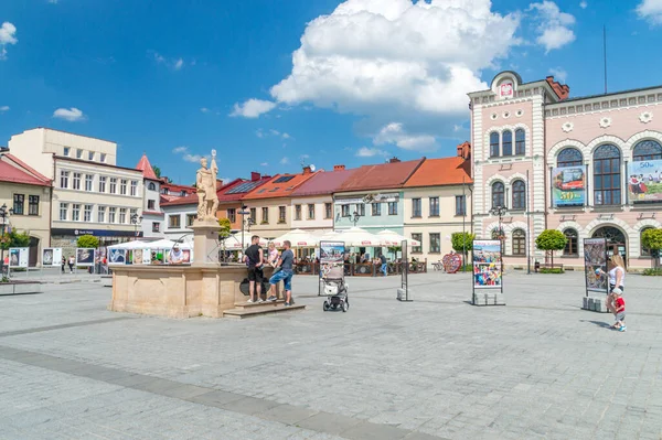 Zywiec Polsko Června 2021 Tržní Náměstí Vodní Fontánou Sochou Floriána — Stock fotografie