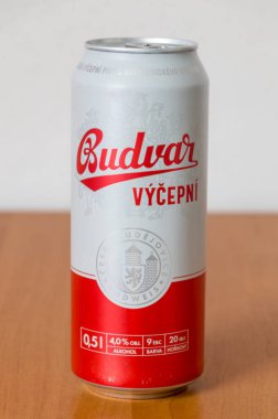 Deblin, Polonya - 8 Haziran 2021: Budvar vycepni Çek birası.