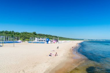 Gdansk, Polonya - 17 Haziran 2021: Gdansk Brzezno deniz kıyısı.