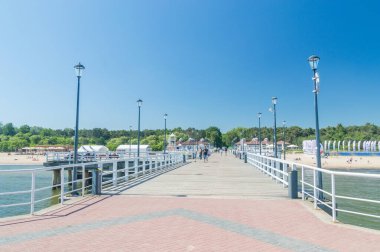 Gdansk, Polonya - 17 Haziran 2021: Baltık Denizi 'ndeki Gdansk Brzezno iskelesine bakın.