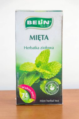 Pruszcz Gdanski, Polonya - 28 Haziran 2021: Belin naneli bitki çayı.