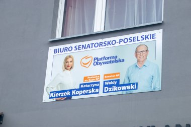 Tarnowo Podgorne, Polonya - 26 Ekim 2025: Platforma Obywatelska Senato ve Parlamento Ofisi.