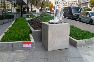 Lüksemburg, Lüksemburg - 29 Ekim 2025: Martine Feipel ve Jean Bechameil 'in Heykel Yolu Heykeli.