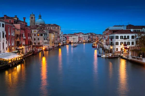 Venezia, Grand Canal adlı gece. Venedik, Veneto, İtalya.