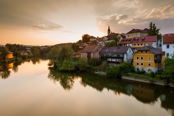 Vista de Novo Mesto y el río Krka. Países Bajos — Foto de Stock