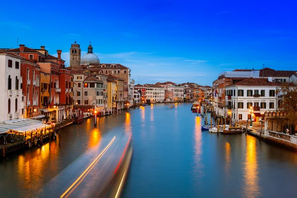 Venezia, Grand Canal adlı gece. Venedik, Veneto, İtalya.