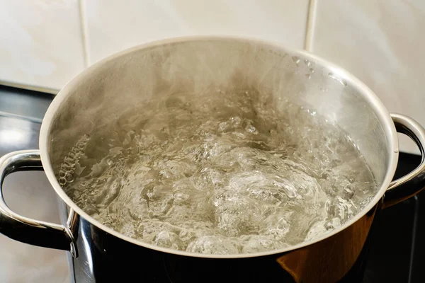 Água Fervente Com Vapor Crescente Panela Cozinhar — Fotografia de Stock