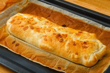 Fırında pişmiş elmalı turta.