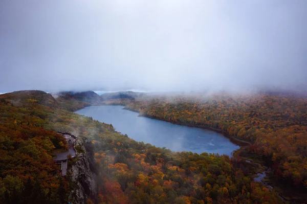 Belle Photographie Aérienne Voyage Lac Des Nuages Surplombant Les Levées — Photo