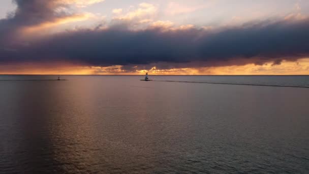 Beautiful Sunset Aerial Hovering Front White Colored Ludington Breakwater Lighthouse — Vídeo de stock