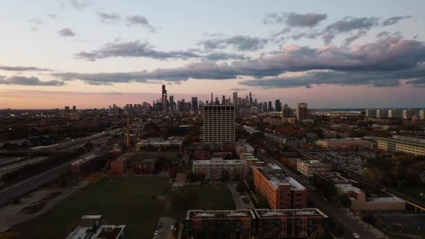 Incredible Aerial View Chicago City Skyline Sunset South Side Expressway — Vídeos de Stock