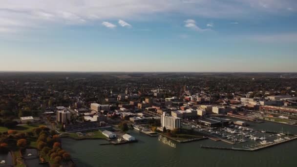 Gyönyörű Antenna Repül Felé Leereszkedik Felé Sandusky Belvárosában Ohio Egy — Stock videók