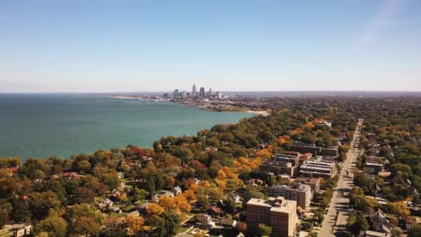 Beautiful Aerial Panoramic View Cleveland Ohio Residential Neighborhood Panning Out — Stock Video