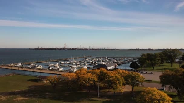 Sandusky Oktober 2020 Der Bootshafen Und Die Achterbahnen Cedar Point — Stockvideo