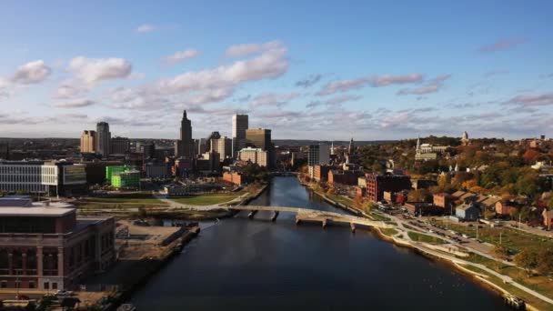 Providence Octubre 2020 Peatones Turistas Admiran Horizonte Ciudad Desde Nuevo — Vídeo de stock