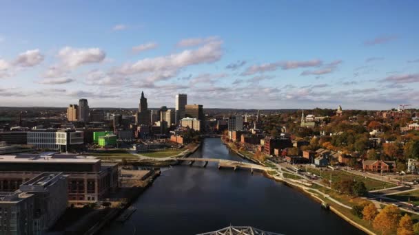 Providence Oktober 2020 Køretøjer Fodgængere Rejser Providence River Point Street – Stock-video