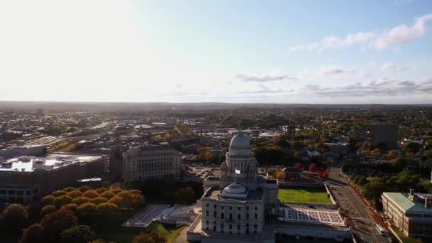 Providence Října 2020 Vlajkové Klapky Větru Vrcholu Historického Rhode Island — Stock video