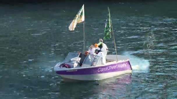 Chicago März 2021 Ein Boot Der Canal Street Marina Steht — Stockvideo