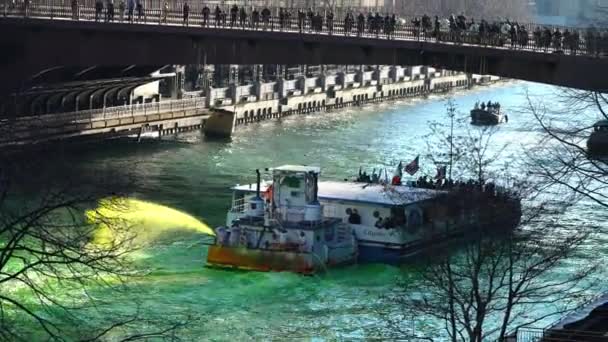 Chicago Maart 2021 Kustlijn Sightseeing Boot Geladen Met Mensen Passeert — Stockvideo