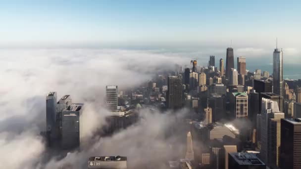 Línea Aérea Urbana Lapso Tiempo Fuerte Niebla Que Fluye Hacia — Vídeos de Stock