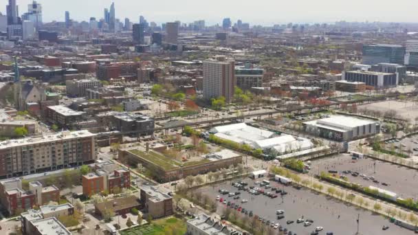 Chicago April 2021 Witte Tenten Sinaasappelkegels Zitten Parkeerplaats Buiten Het — Stockvideo